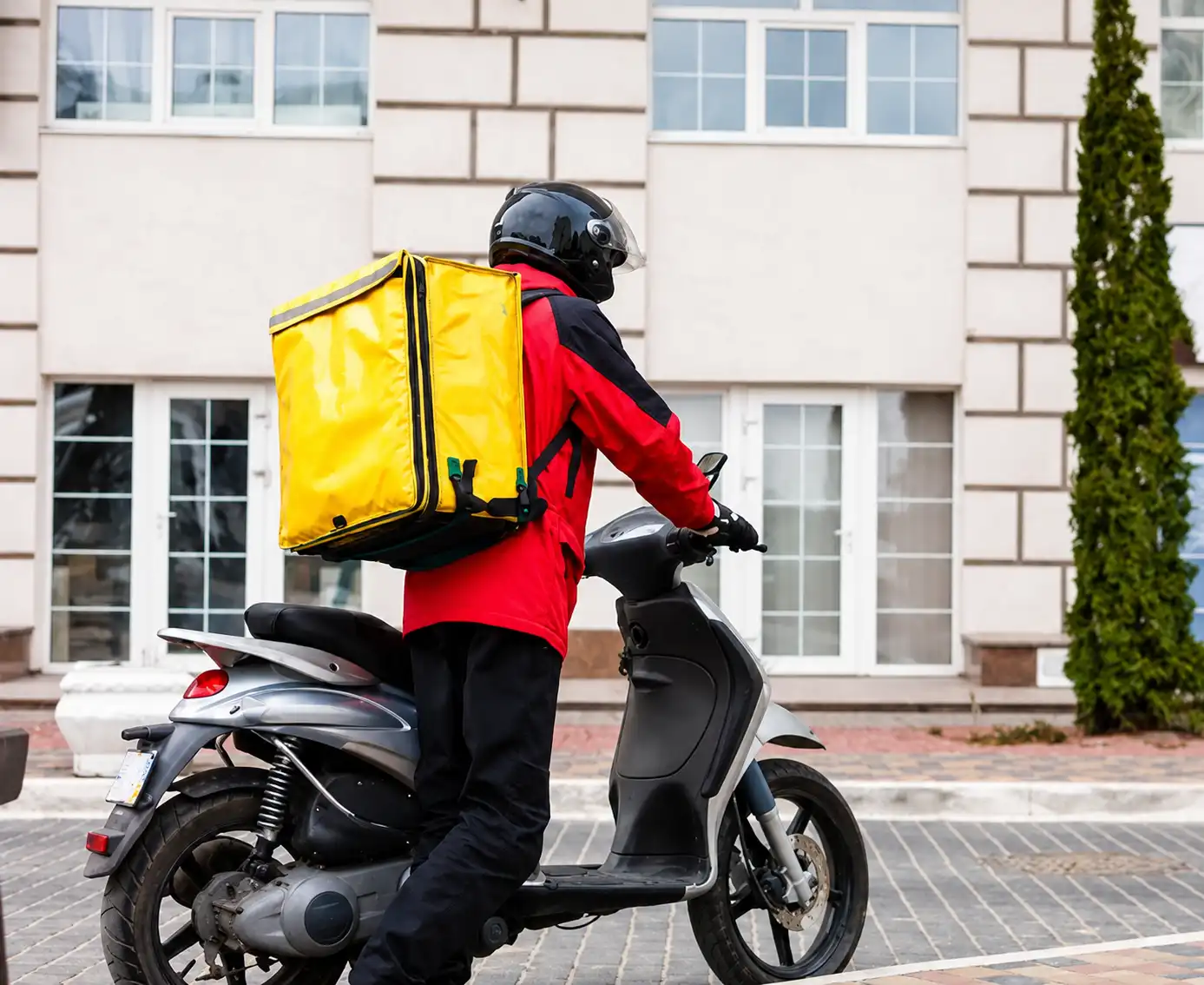 scooter-food-delivery-driver